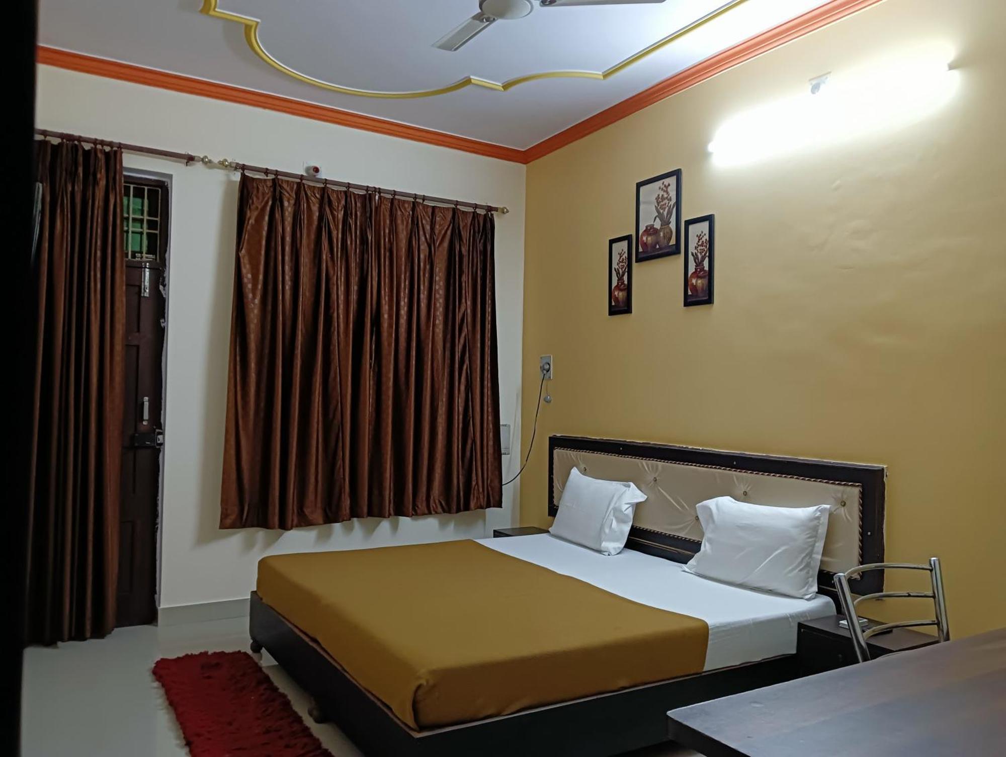 Varuna Palace Varanasi , Near Mandir & Ghat'S Buitenkant foto